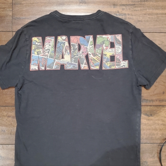 Men's Graphic Marvel Shirt by Gap Size Medium with front pocket - Picture 5 of 5